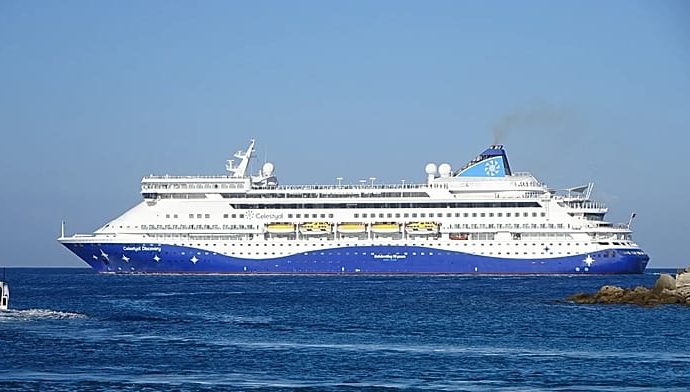 first-cruise-ship-transits-the-strait-of-hormuz-since-iran-war-began