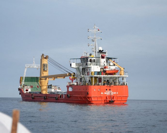 oil-tankers-are-ready-to-cross-the-strait-of-hormuz.-can-they-afford-the-risk? 