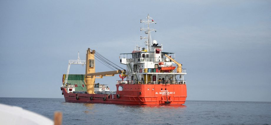 oil-tankers-are-ready-to-cross-the-strait-of-hormuz.-can-they-afford-the-risk? 