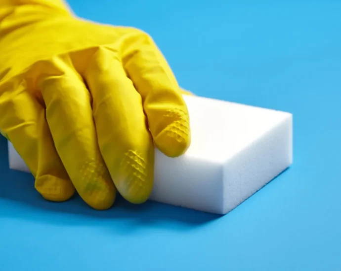common-cleaning-sponge-found-to-release-trillions-of-microplastic-fibers