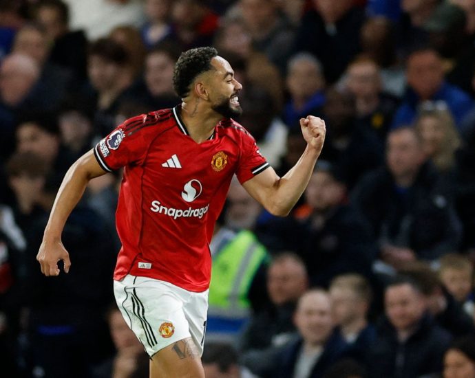 manchester-united-beat-chelsea-as-cunha-strike-boosts-champions-league-hope