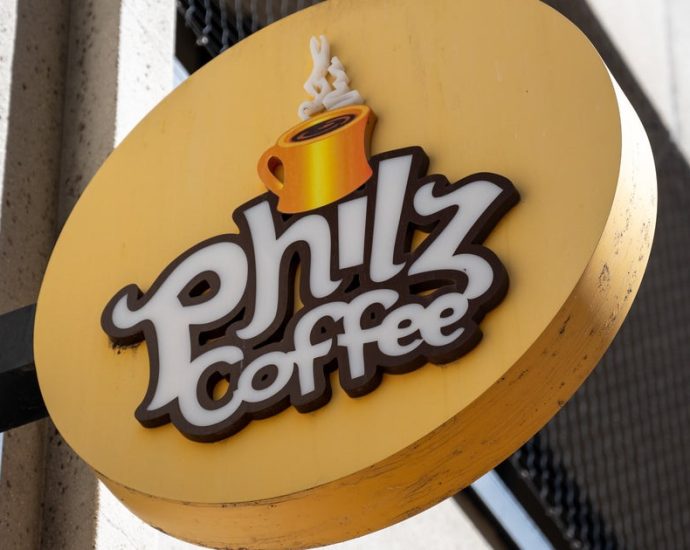 philz-coffee-chain-reverses-plan-to-remove-lgbtq+-pride-flags