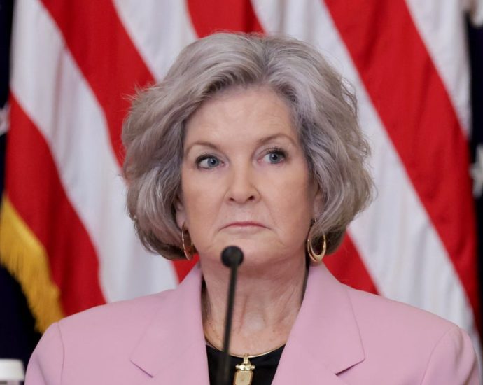 white-house-chief-of-staff-meets-with-anthropic-ceo-over-its-new-ai-technology