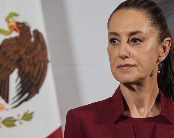 mexico’s-sheinbaum-travels-to-barcelona-for-‘progressive’-confab,-tension-easing-talks-with-spain