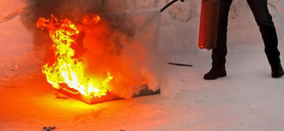 sorry,-amazon,-you-couldn’t-pick-a-worse-time-to-bring-a-phone-to-market:-idc-analyst