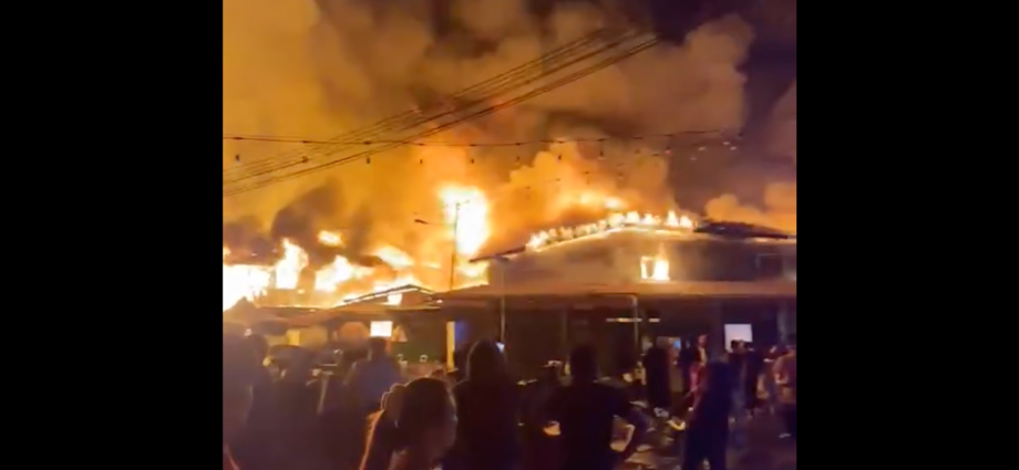 fire-engulfs-more-than-200-homes-in-malaysian-floating-village