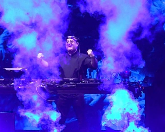 argentina:-buenos-aires-mixes-faith-and-techno-in-tribute-to-pope-francis