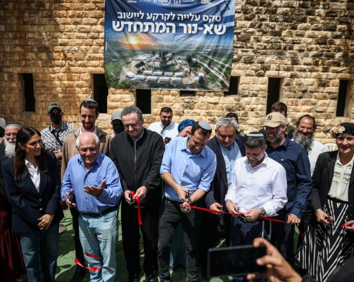 israeli-ministers-celebrate-re-establishment-of-sa-nur-west-bank-settlement