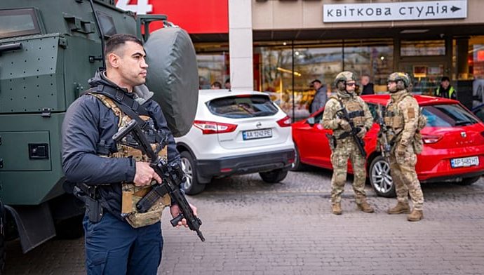 two-police-officers-suspended-after-fleeing-kyiv-shooting-scene