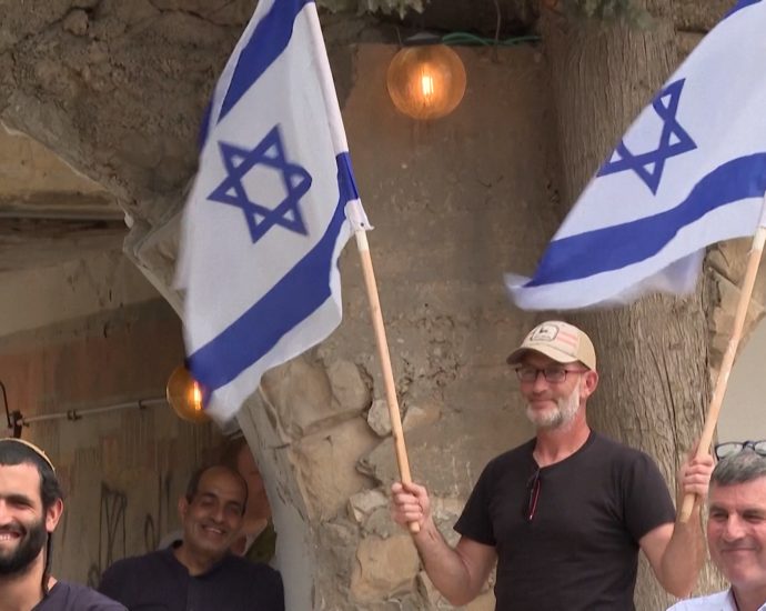 schools,-shops-shut-in-northern-israel-to-protest-the-lebanon-ceasefire