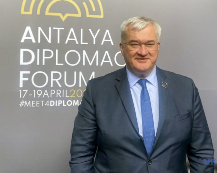 ukraine-fm:-ukraine-asked-turkiye-to-host-zelenskyy-putin-talks-—-but-“putin-is-hiding”