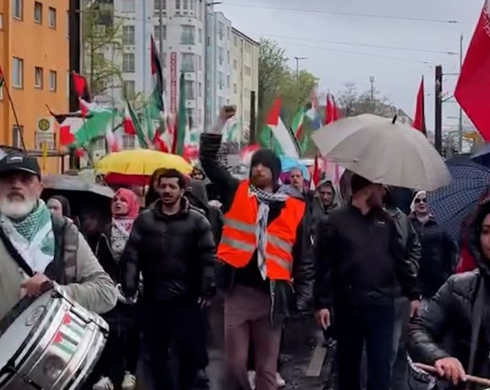 protesters-defy-berlin-rain-to-call-for-end-to-global-wars