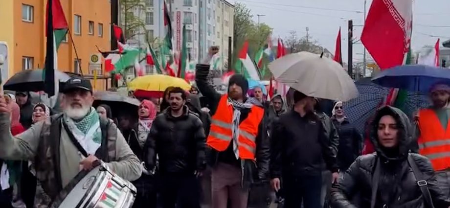 protesters-defy-berlin-rain-to-call-for-end-to-global-wars