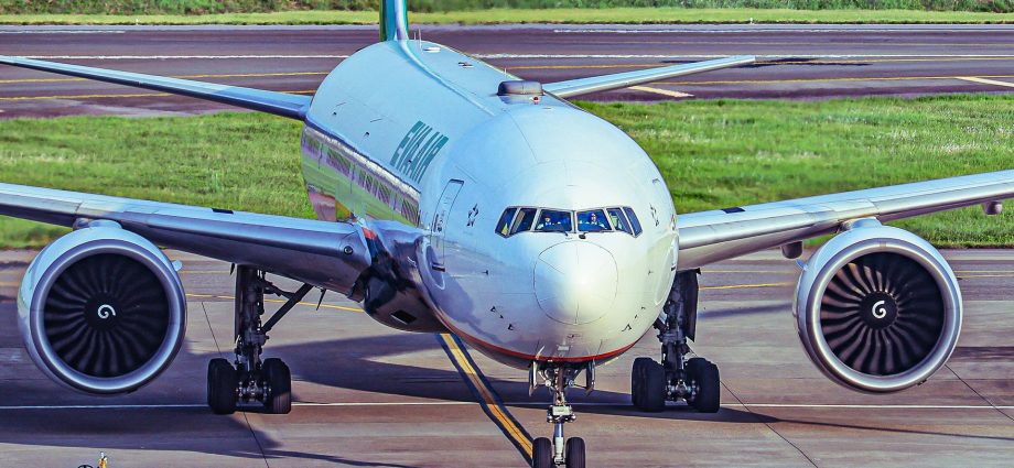 is-it-true-that-larger-engines-actually-reduce-an-aircraft’s-top-speed?