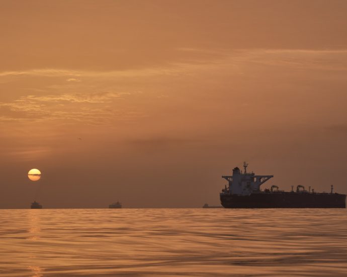 oil-prices-surge-amid-mixed-signals-on-us-iran-peace-talks