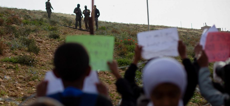 as-barbed-wire-blocks-kids-from-class,-palestinians-stage-‘freedom-school’