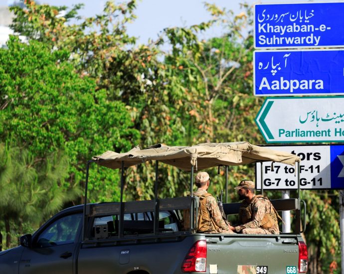 pakistan-ready-for-multi-day-us-iran-talks,-but-tehran-unsure-about-joining