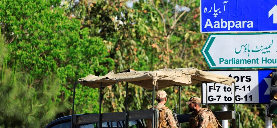 pakistan-ready-for-multi-day-us-iran-talks,-but-tehran-unsure-about-joining