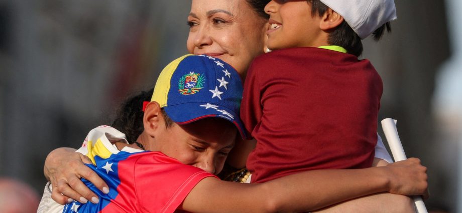 a-match-made-in-opposition:-venezuela’s-machado-courts-spain’s-right-wing