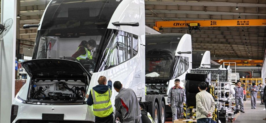 Chinese trucks could go 100% electric, halving road transport oil use: industry