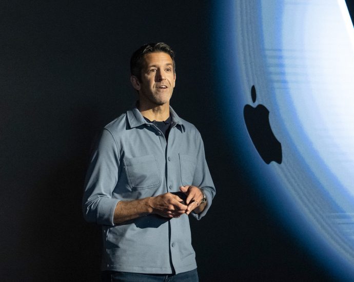 apple-says-john-ternus-will-be-new-ceo,-tim-cook-to-step-aside-later-this-year