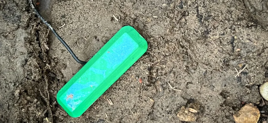 scientists-develop-dirt-powered-fuel-cell-that-could-replace-batteries