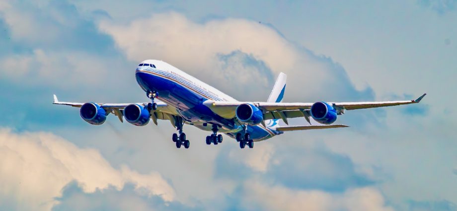 why-did-airbus-build-the-a340-with-4-engines?