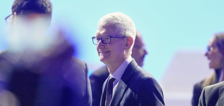tim-cook-stepping-down-as-apple-chief