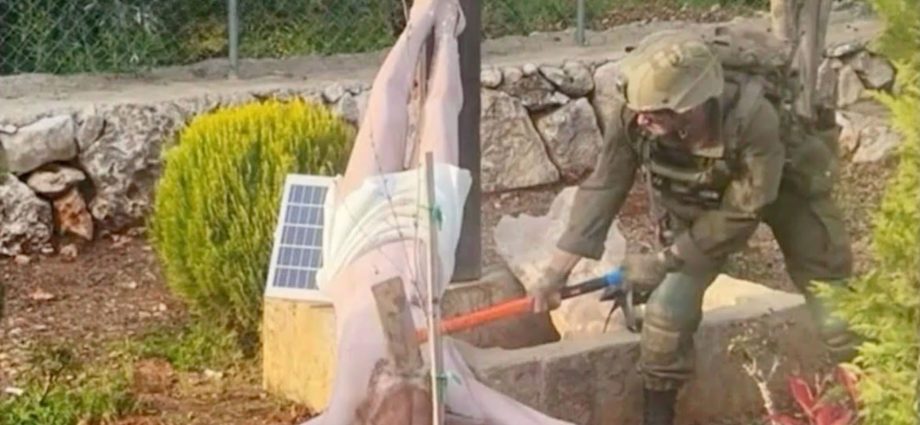 global-fallout-grows-over-israeli-soldier-smashing-jesus-statue-in-lebanon