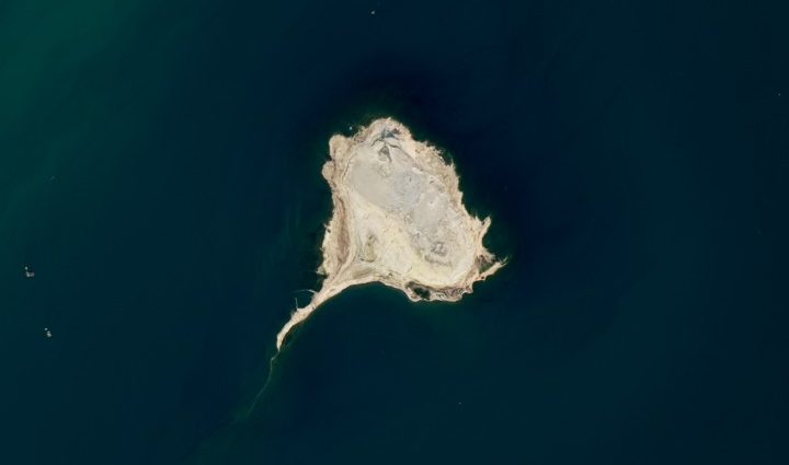 a-school-of-mud-volcano-islands-in-azerbaijan