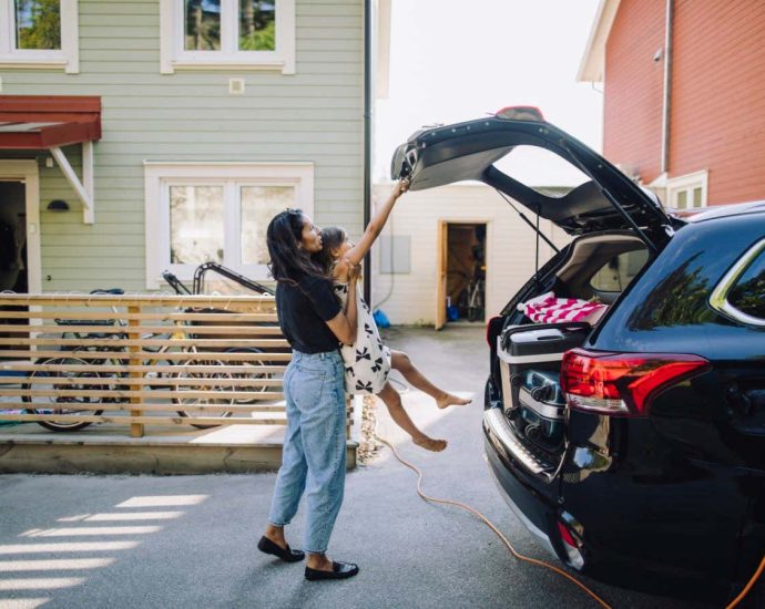 Electric vehicle owners could earn thousands by supporting power grid