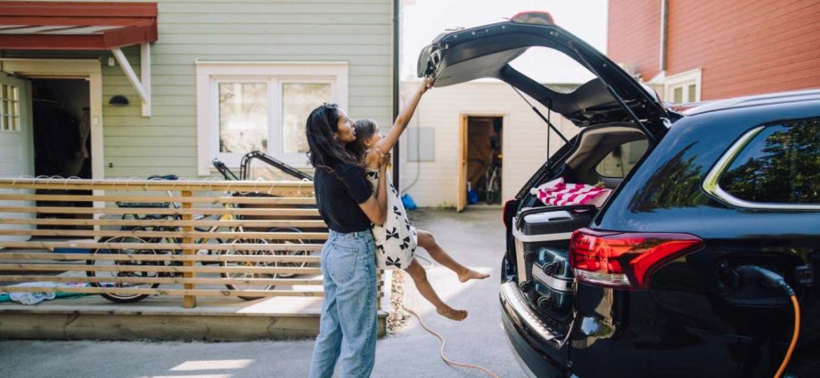 Electric vehicle owners could earn thousands by supporting power grid