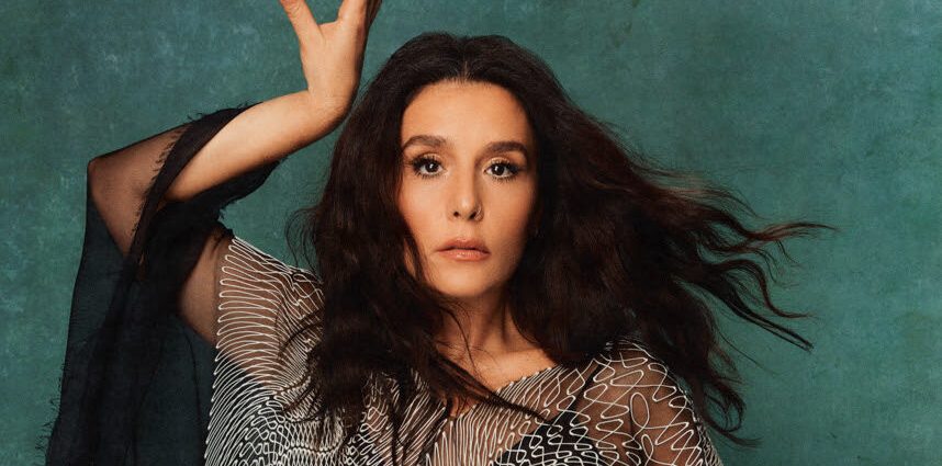 jessie-ware-says-‘superbloom’-is-her-most-honest-album,-and-queer-fans-made-it-possible