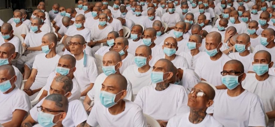 mass-trial-for-nearly-500-alleged-gang-members-in-el-salvador