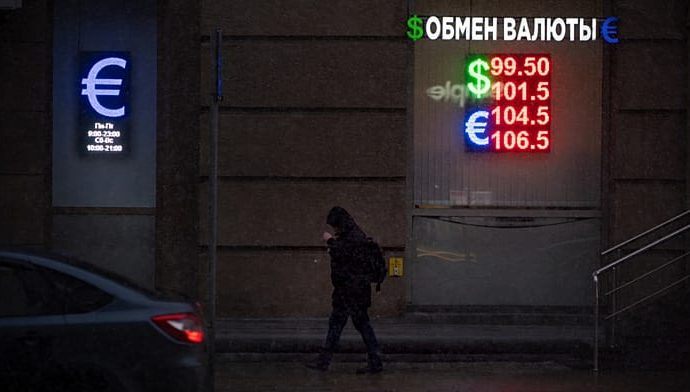 russia-faked-economic-data-to-appear-more-resilient-to-its-war-and-sanctions,-intel-report-says