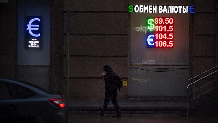 russia-faked-economic-data-to-appear-more-resilient-to-its-war-and-sanctions,-intel-report-says