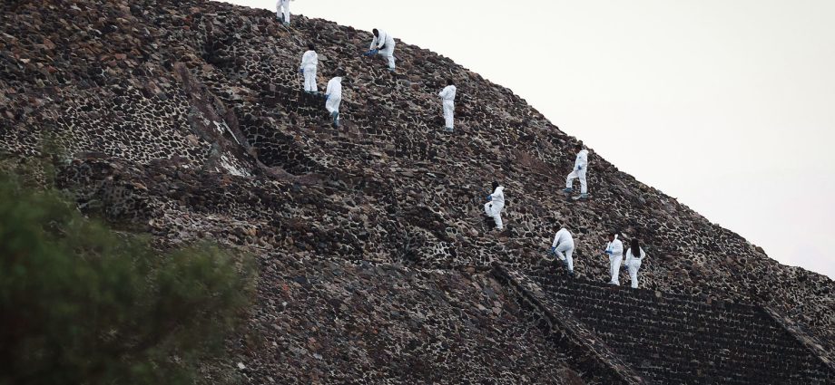 tourists-describe-terrifying-moments-during-deadly-shooting-at-mexico-pyramid-site