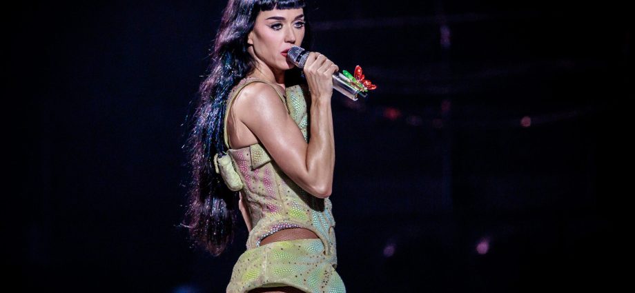 katy-perry-to-drop-‘the-one-that-got-away’-director’s-cut-with-stevie-nicks-narration