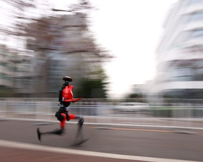 china-is-winning-the-humanoid-robotics-race-—-literally