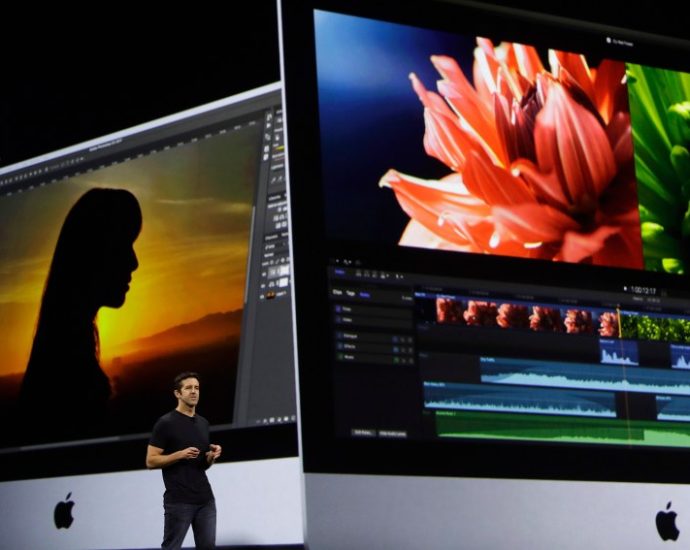 apple’s-new-ceo-john-ternus-steps-into-the-spotlight-after-flying-under-the-radar-for-years