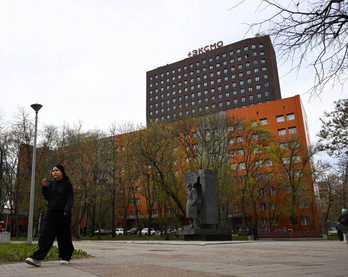 russian-police-raid-book-publisher-accused-of-pushing-‘gay-propaganda’