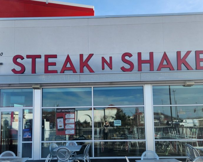 steak-‘n-shake-hires-‘chief-maha-officer’-in-appeal-to-rfk-jr.-acolytes