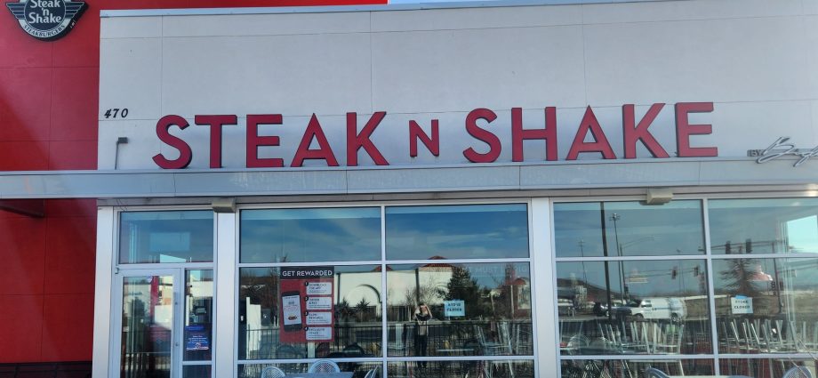 steak-‘n-shake-hires-‘chief-maha-officer’-in-appeal-to-rfk-jr.-acolytes