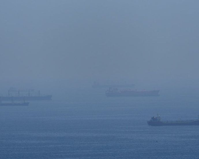 iran-fires-on-3-ships-in-strait-of-hormuz,-complicating-efforts-to-resume-peace-talks