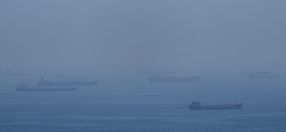 iran-fires-on-3-ships-in-strait-of-hormuz,-complicating-efforts-to-resume-peace-talks