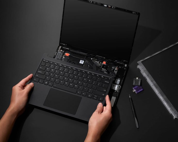 right-to-repair-champ-framework-punts-modular-13in-laptop-with-core-ultra-series-3