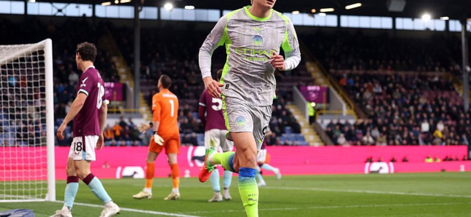 man-city-topple-arsenal-at-premier-league-summit-with-nervy-win-at-burnley