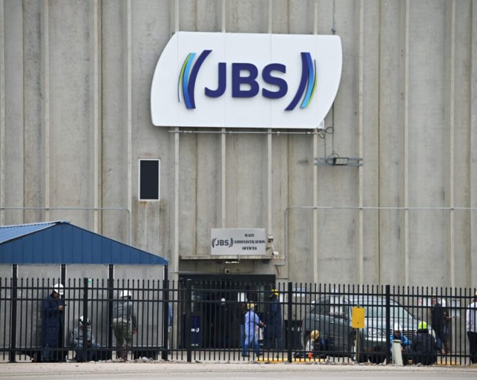 major-livestock-and-animal-agriculture-companies-are-making-climate-promises-they-aren’t-keeping