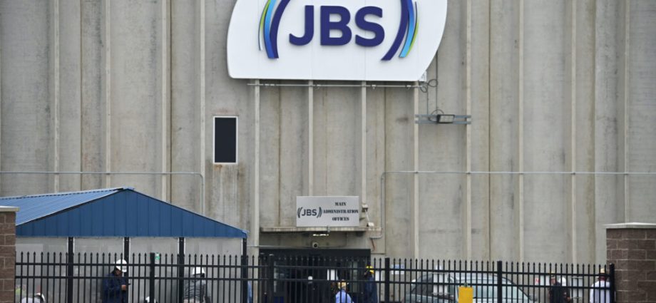 major-livestock-and-animal-agriculture-companies-are-making-climate-promises-they-aren’t-keeping