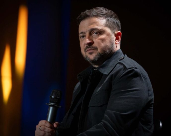 one-us-team,-two-wars.-zelenskyy-says-ukraine-can’t-wait-for-iran-to-close